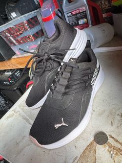 Womens Size 8 Pumas