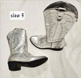 Girls sliver boots