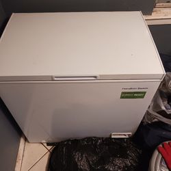 Deep Freezer Only Used A Few Times It's Been Plugged In Since I Owned It 