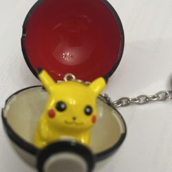 Vintage Pikachu en una Pokébola