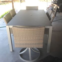 7 pc outdoor table and chairs