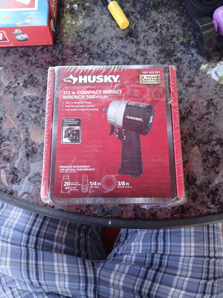 Husky ¹/2 In Compact IMPACT  Wrench 500 FT-lbs