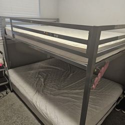 I am selling a bunk bed 