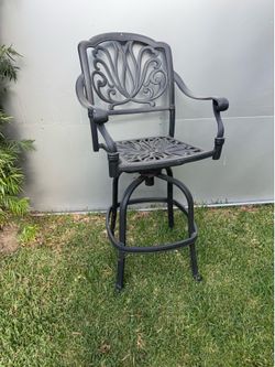 A patio highchair like for a bar barstool only asking $30 thank you. I’m close to the high school I’m Kester and victory by