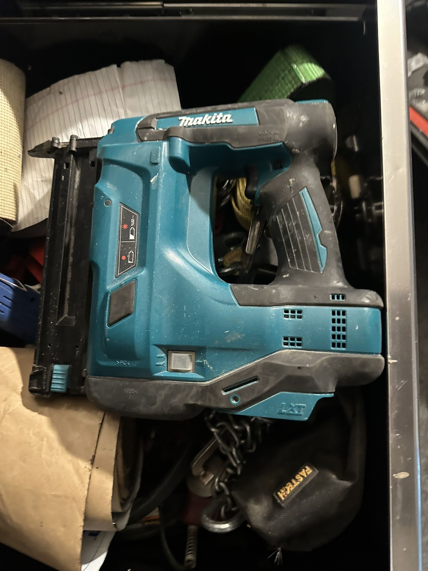 Makita 18g Nail gun