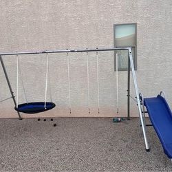 Swing set 