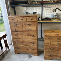2 Dresser Drawers And Mirror