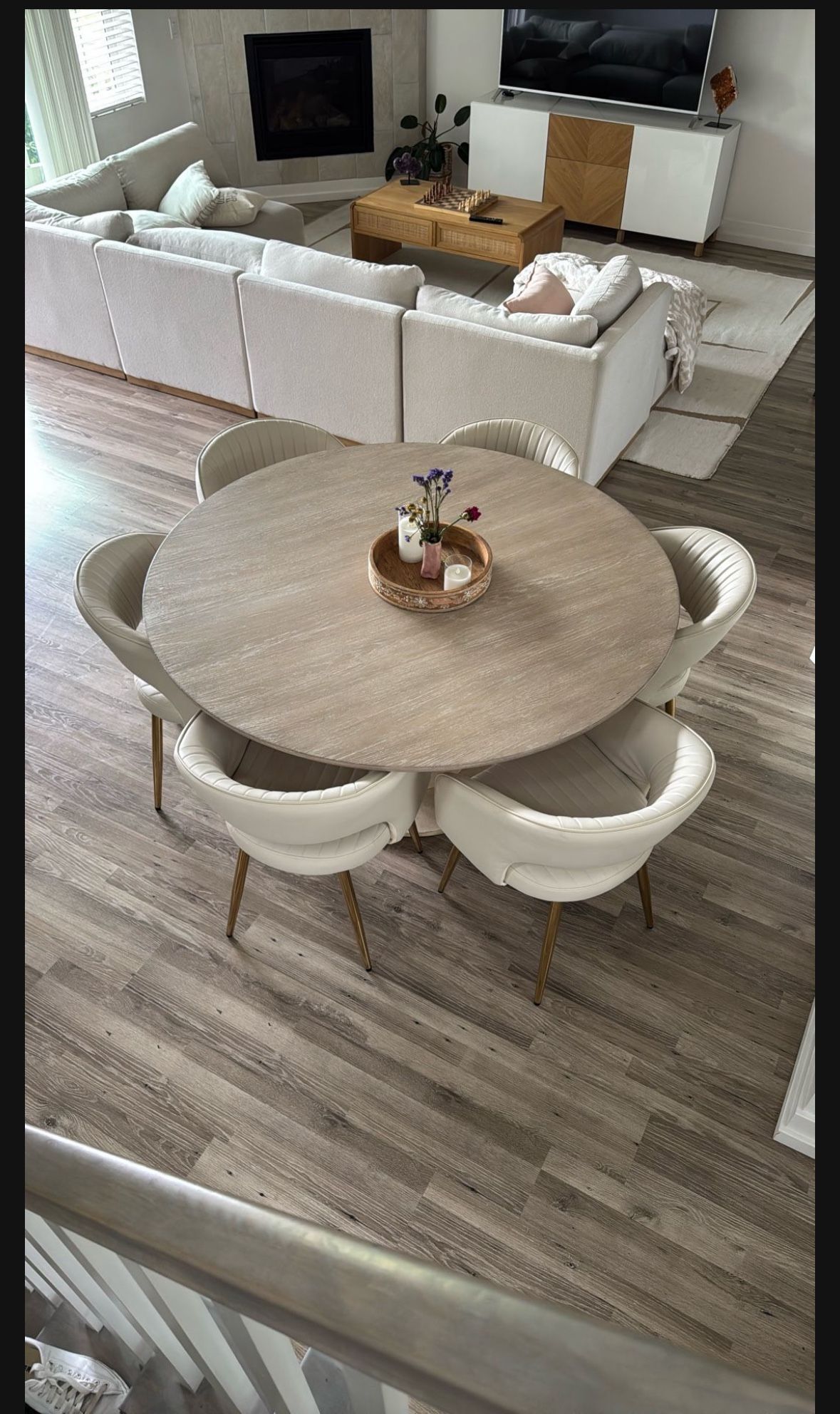 Hooker 60’ Round Dining Table
