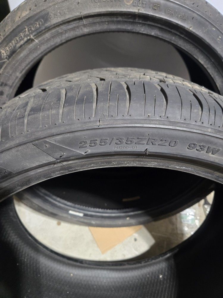 2 255/35/20 Tires