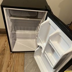 Mini  Magic Chef Refrigerator