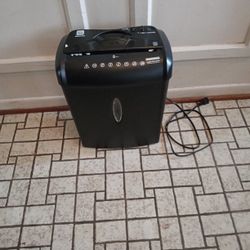 Pen + Gear Office Paper Shredder 