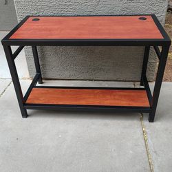 Strong heavy duty desk, great condition!