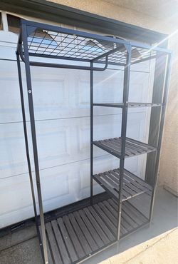 Clothes storage rack