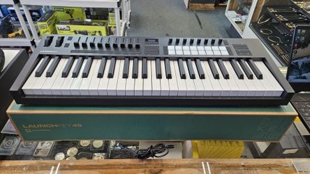 Novation Launchkey 49 MK4 49-Key Midi Keyboard Controller Excellent!!!
