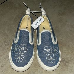 Old Navy Toddler Girl’s Shoes with Embroidered Flowers, Size 9