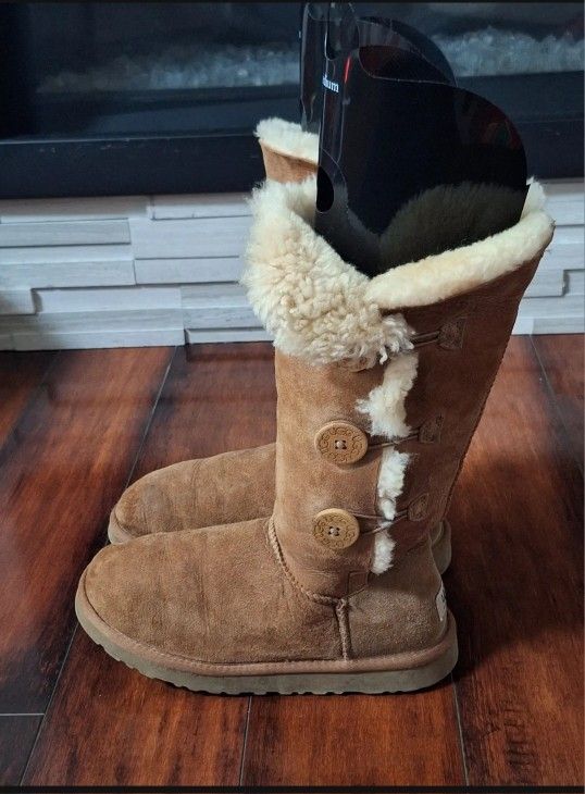 UGG 1873 Bailey Button Triplet Size 7 Women's Boots