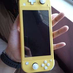 Nintendo Switch Lite + Game