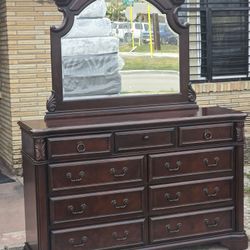 DRESSER WITH MIRROR 