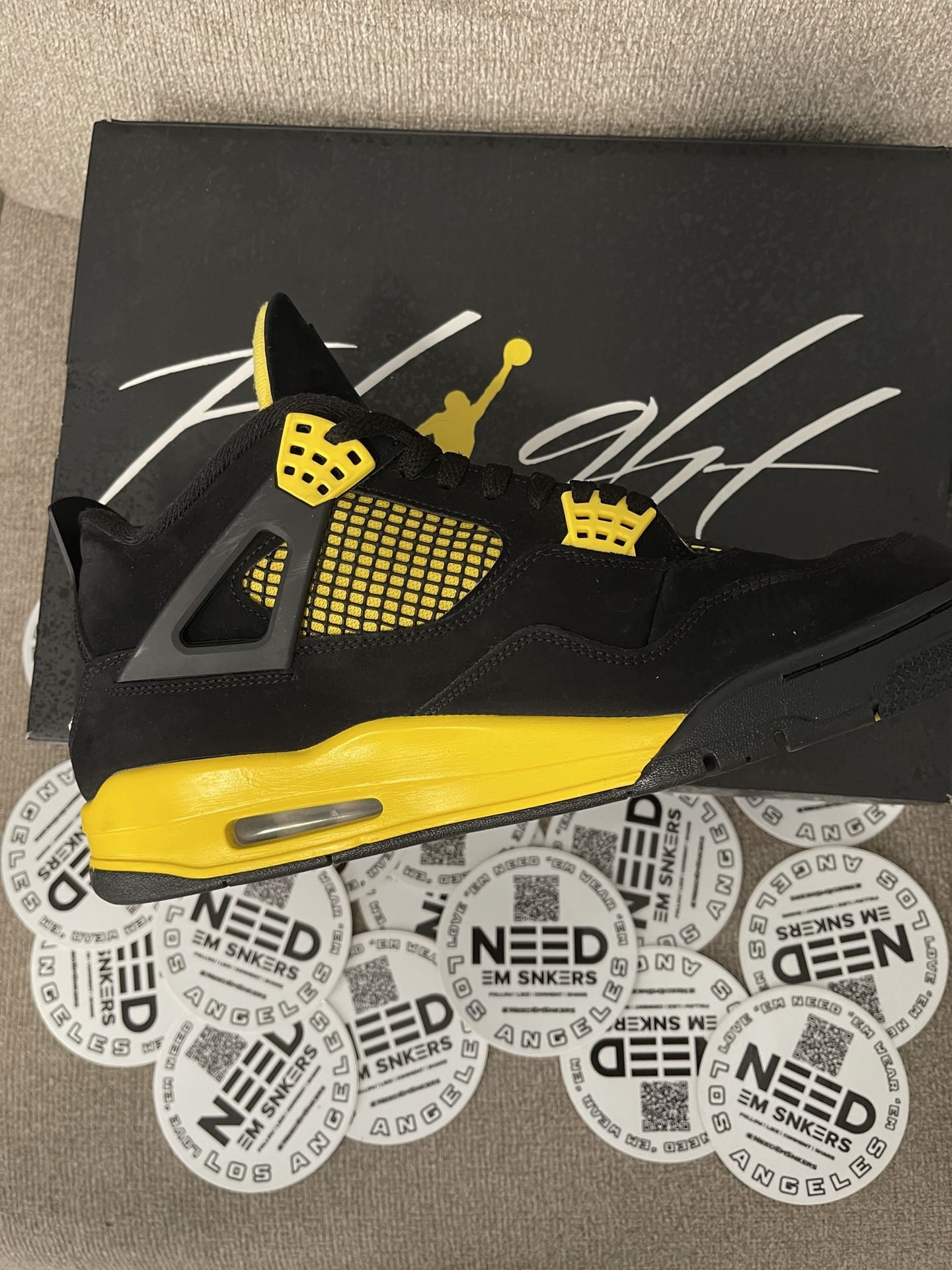 Used- Jordan 4 Thunder Clean 9/10 (11.5M)
