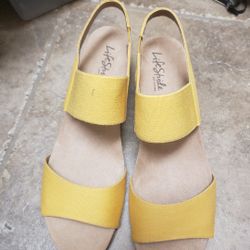 Women's Life Stride Delta Wedge Slingback

9.5