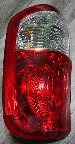 00-06 Toyota Tundra Taillamp LH