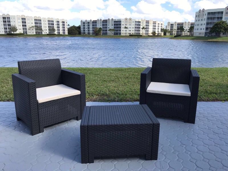 Patio outdoor furniture / muebles de patio