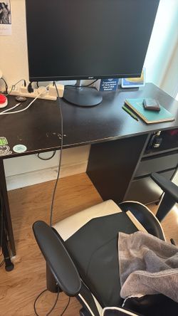 Black Desk