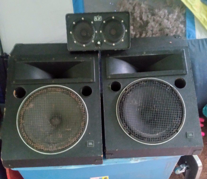 2 JBL MI-631 Speakers