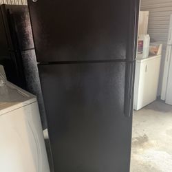 G.E Refrigerator 18 cu.ft