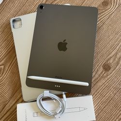 Apple iPad Air 5th Generation (M1 chip / 2022) 64GB with keyboard, pencil & Accessories