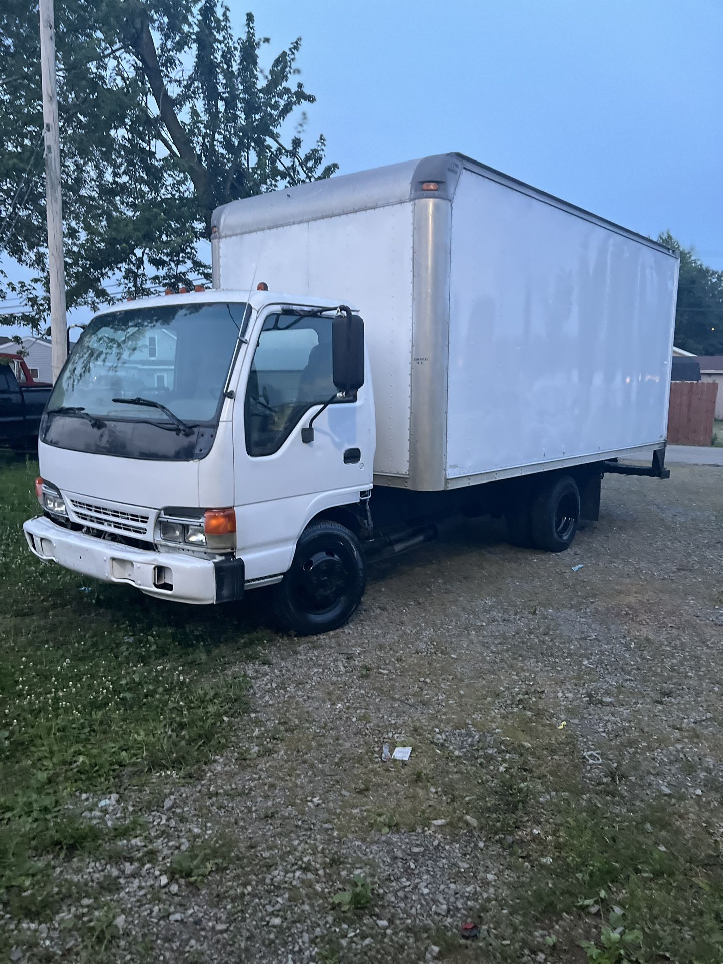 1999 Isszue Box Truck