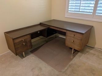 Corner desk