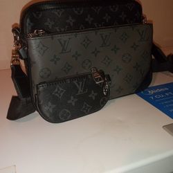 Louis Vuitton Messenger Bag