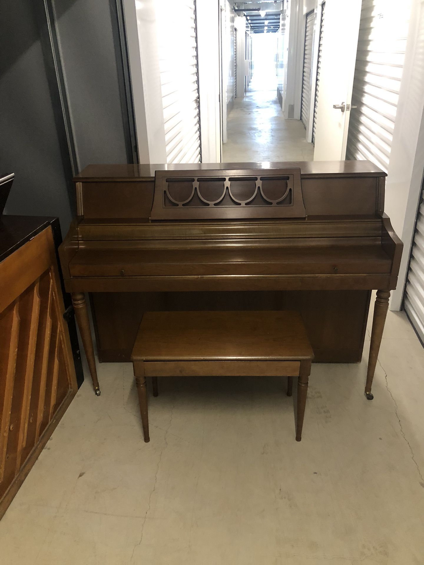 Wurlitzer Console Piano 1973