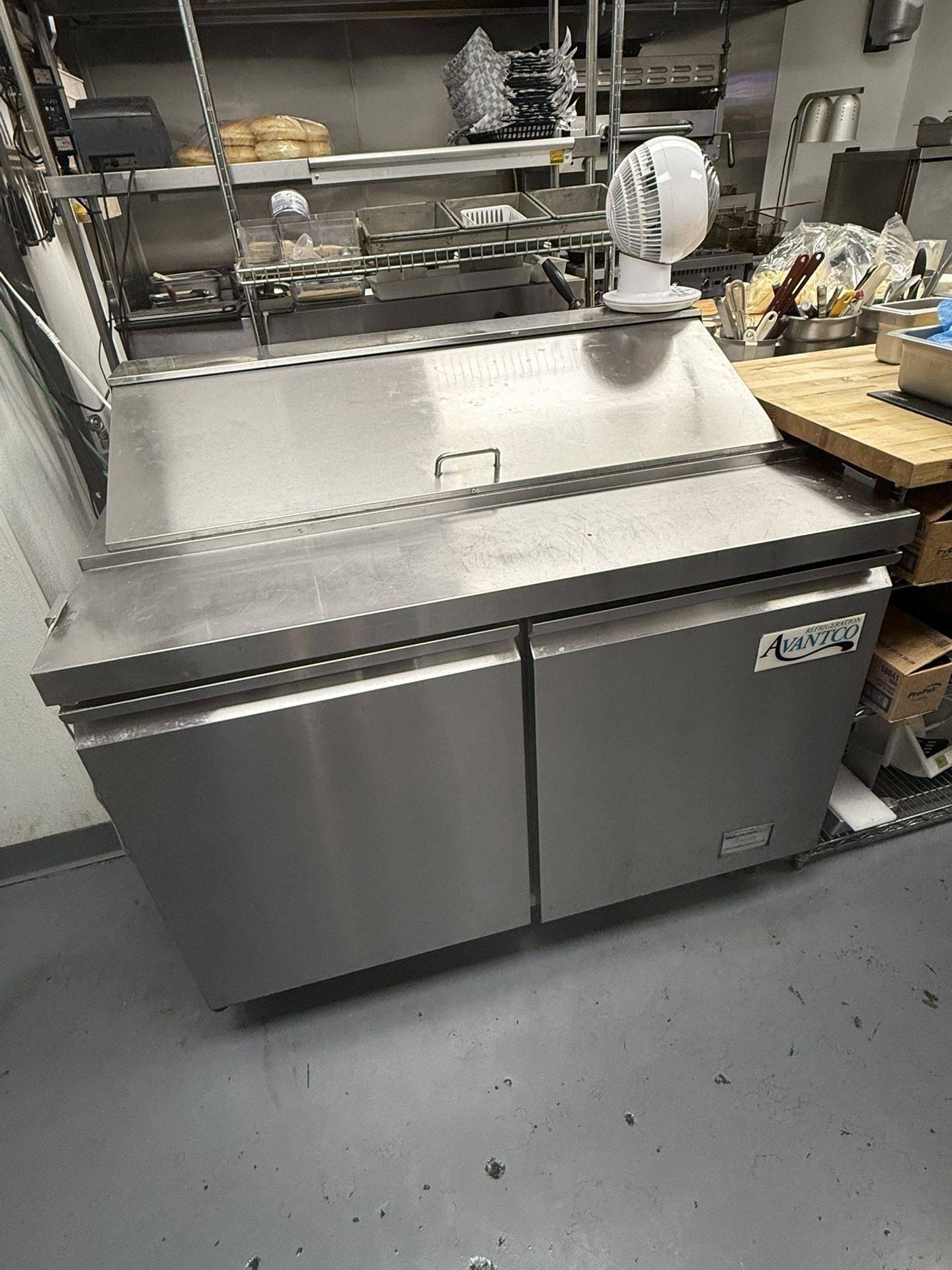 Avantco Prep Sandwich Station 