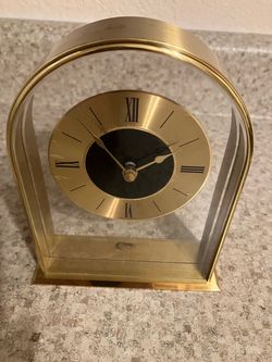 Vintage Hechinger Quartz Desk Clock