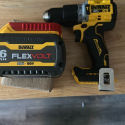 Dewalt Hammer Drill And 6ah FLEXVOLT battery 