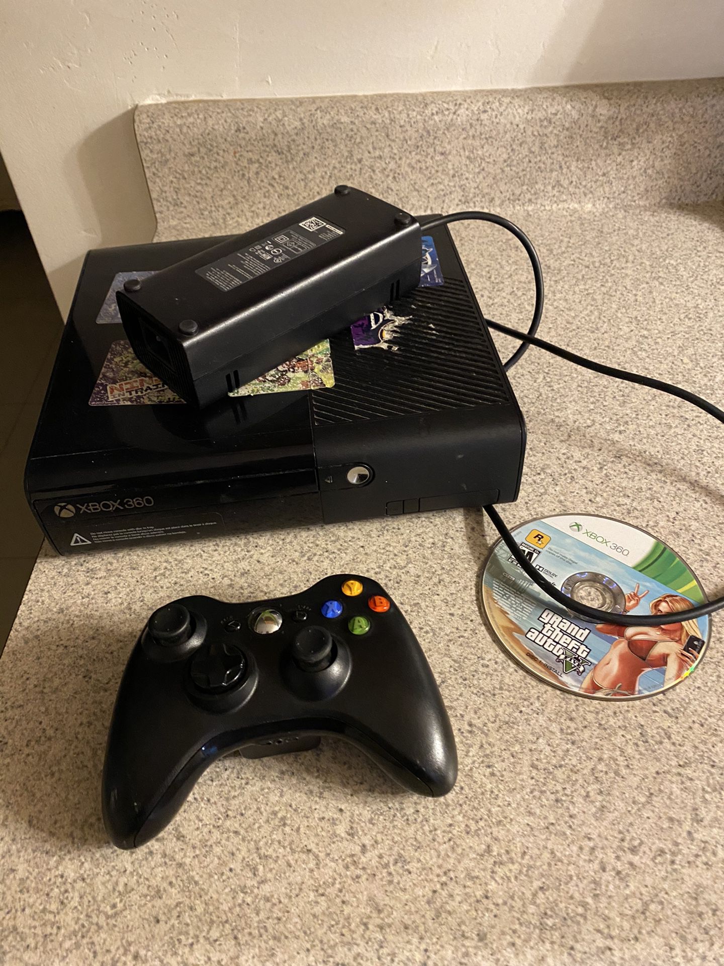 Xbox 360 and controller + gta 5