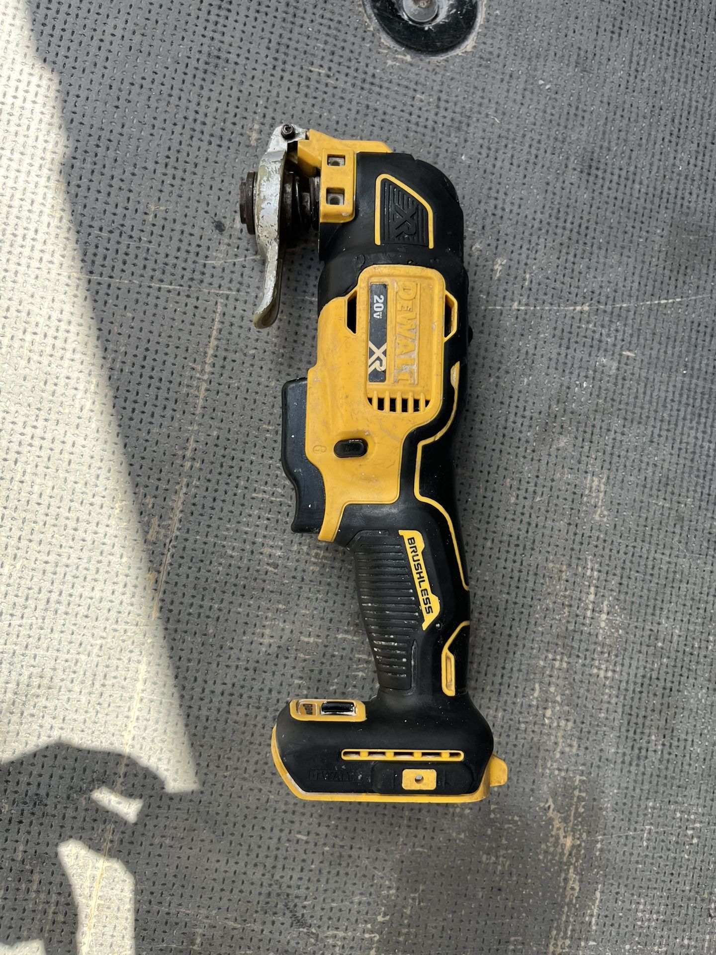 20V MAX XR Cordless Brushless 3-Speed Oscillating Multi Tool