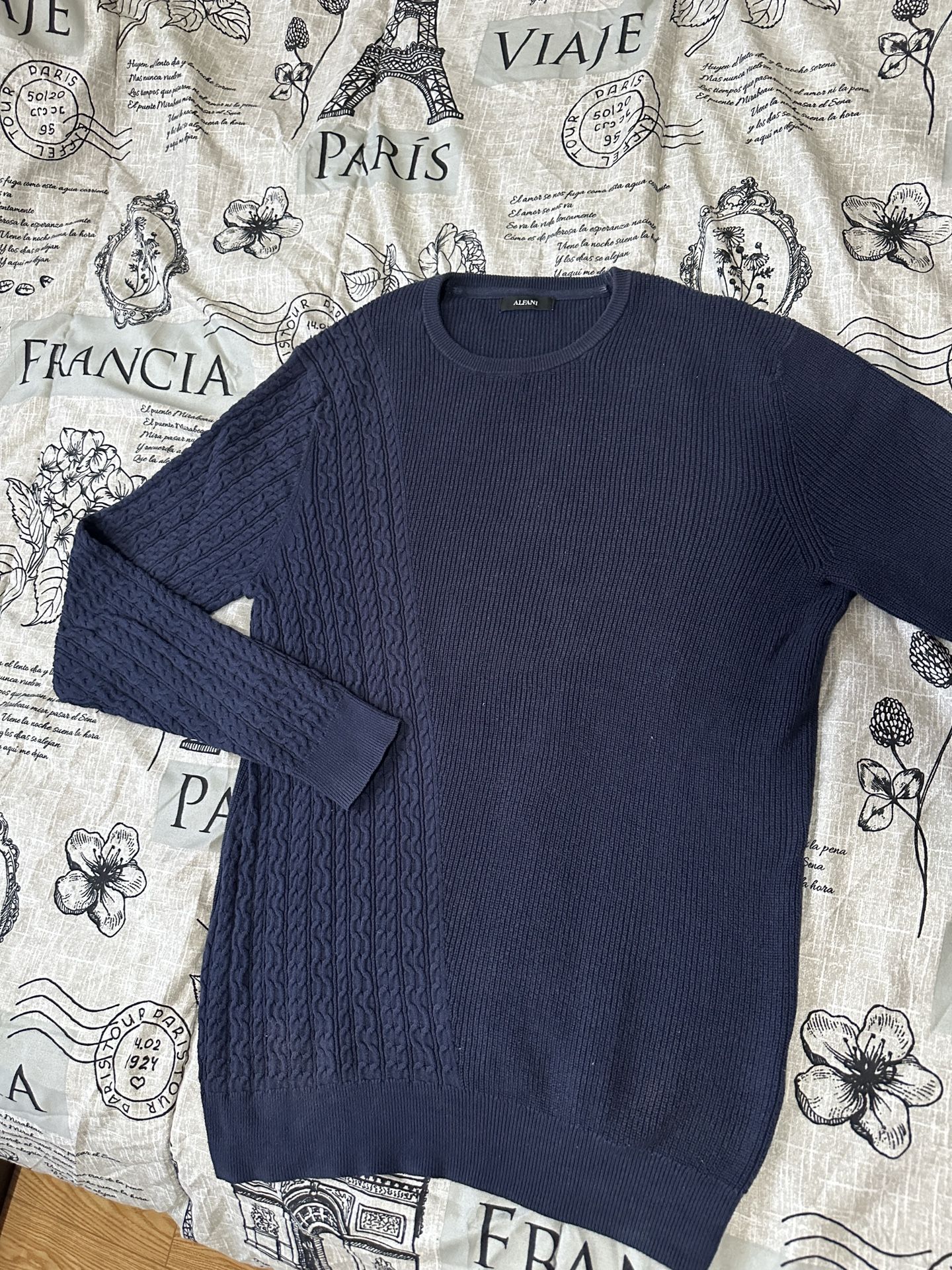 Light Navy Men’s Sweater Size M