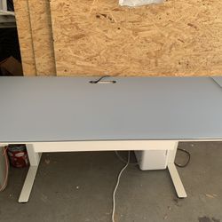 BDI adjustable Computer Table 