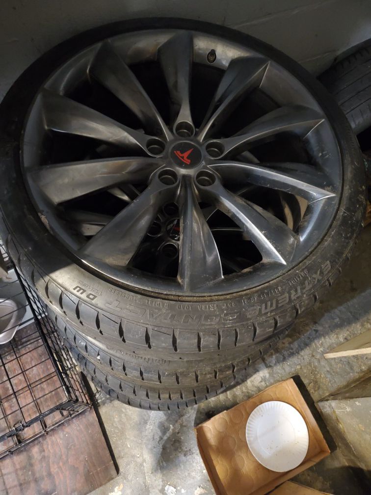 Tesla 21 inch Rims with new tires