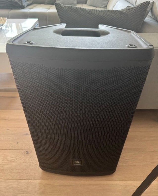 JBL EON 715