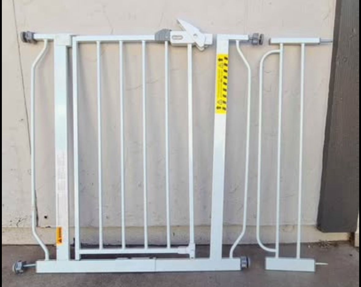 Tension Pet Gate / Baby Gate - Fits Openings 29” - 38.5”