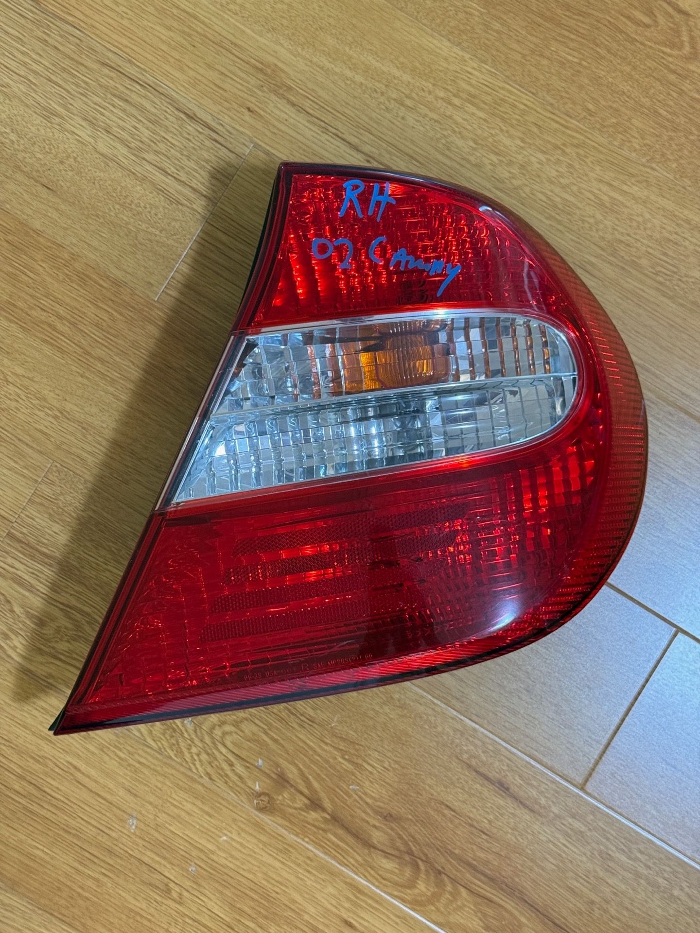 2002 Toyota Camry Passenger Side RH Tail Light Assembly