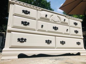 LONG DRESSER - white sheen - dark hardware