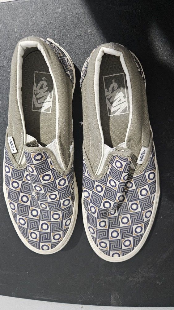 Vans Classic Slip On Geo Trek Sneaker size Women 9.5