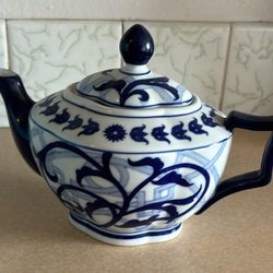 Bombay Company 2 Cup Teapot Windsor Pattern Blue/white Tea Pot