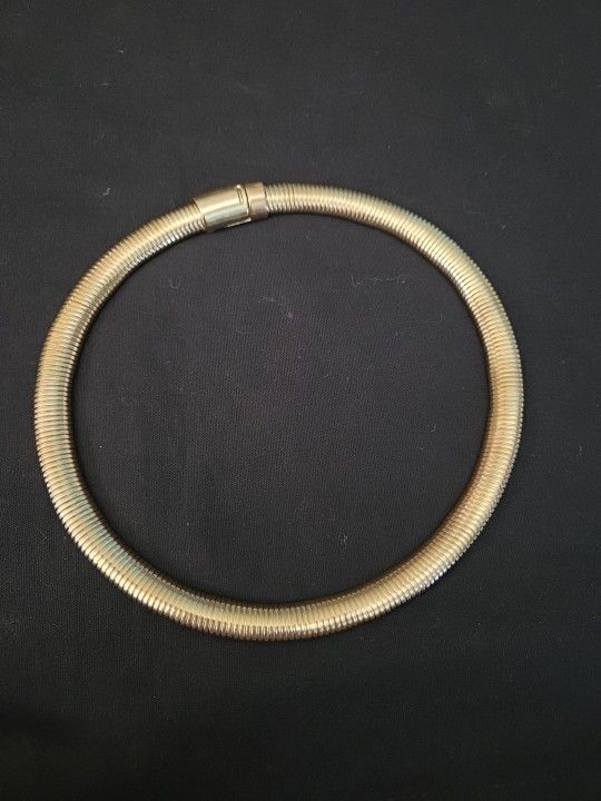 Vtg Snake Chain Collar Bone Necklace Goldtone Magnetic Clasp Flat