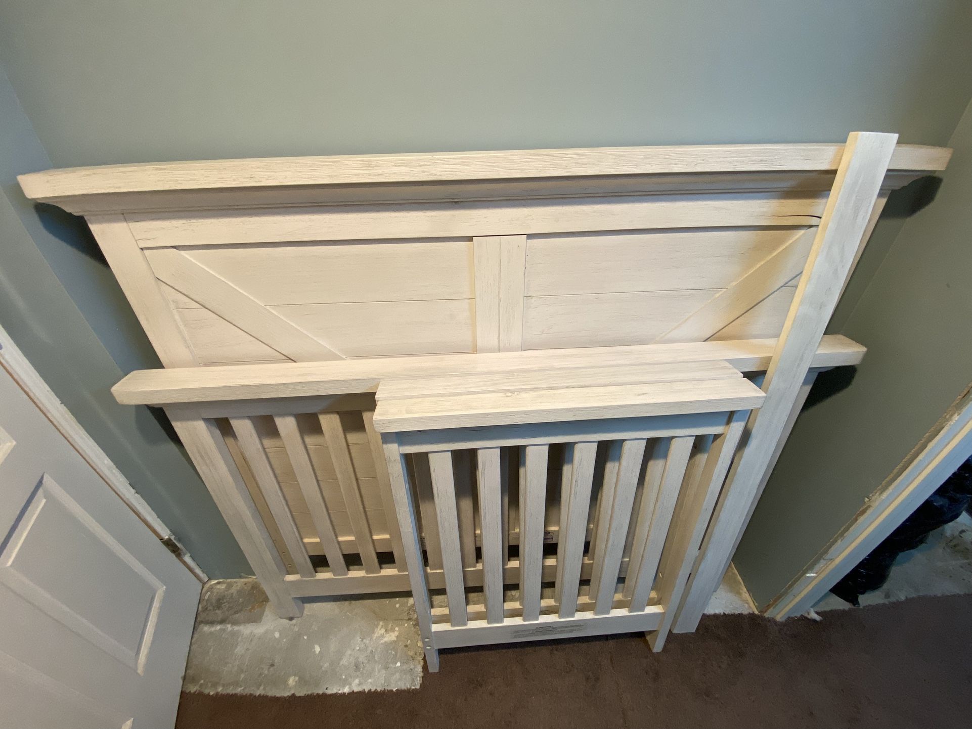 Westwood Design Baby Crib